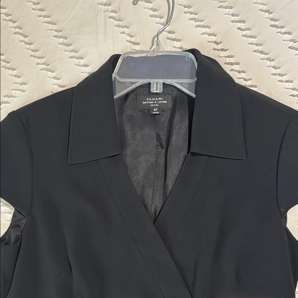 EUC Tahari Elegant Black Wrap Style Dress 6P Lined Cap Sleeve Zip Side - Picture 3 of 9